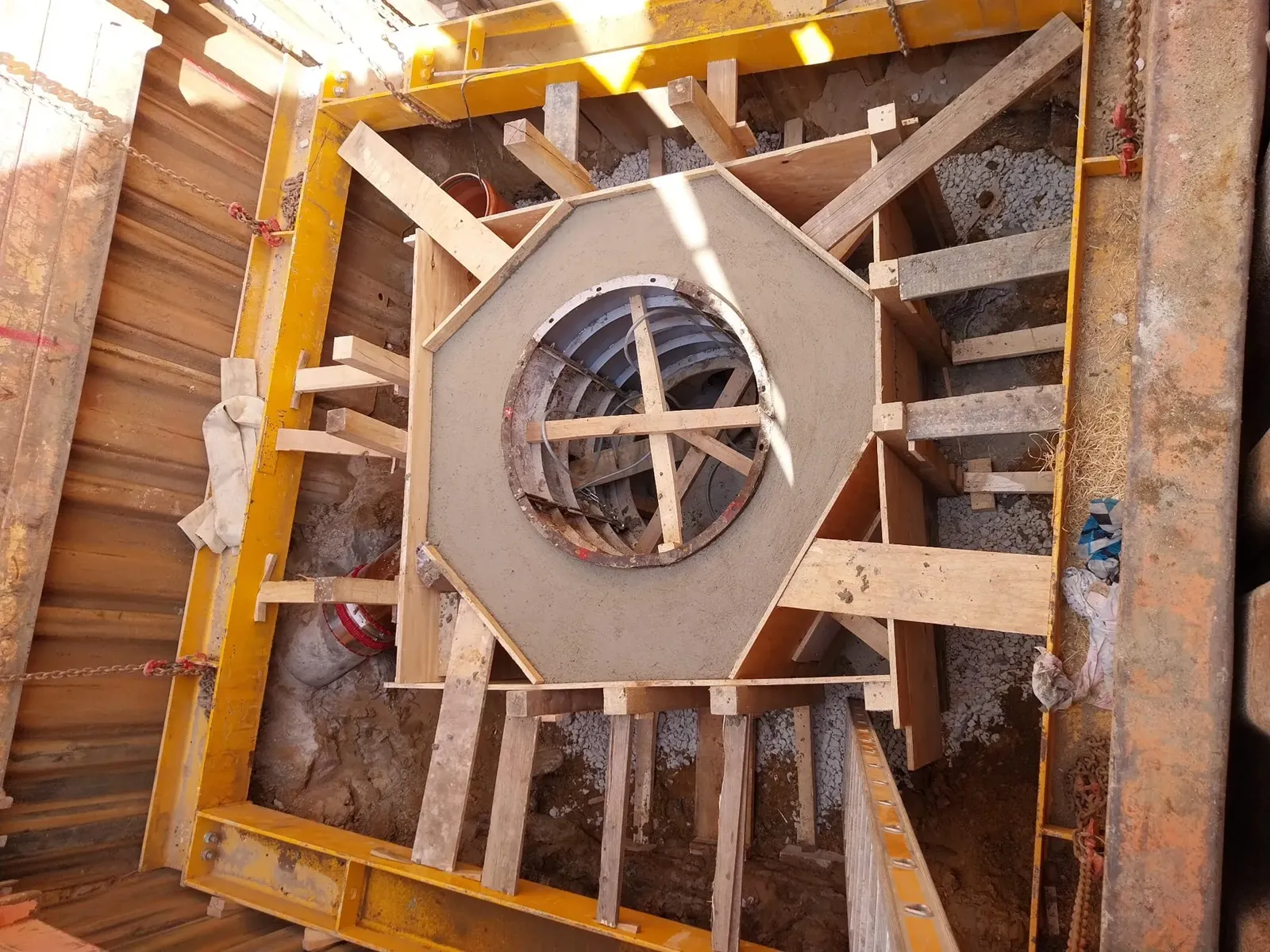 Schalungsarbeiten im Betonbau